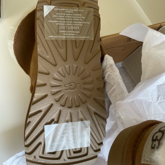 New in box. UGG Women’s Diara Boot Slipper Chestnut Size 5 - Picture 2 of 8